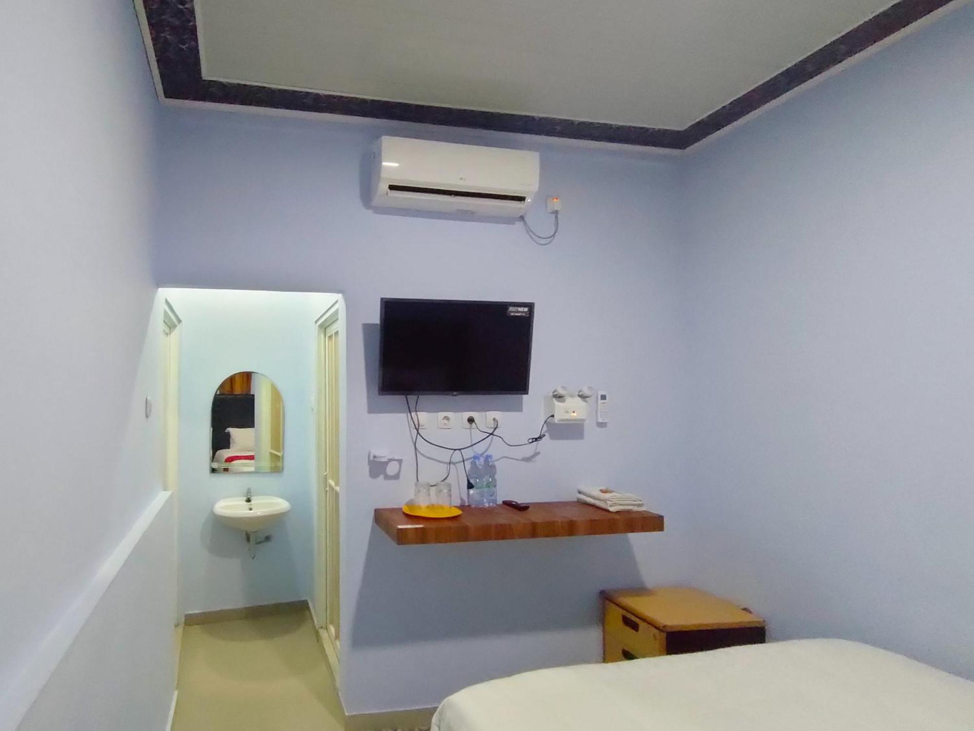 Reddoorz Syariah Near Stasiun Wates Hotel Wates  Bagian luar foto