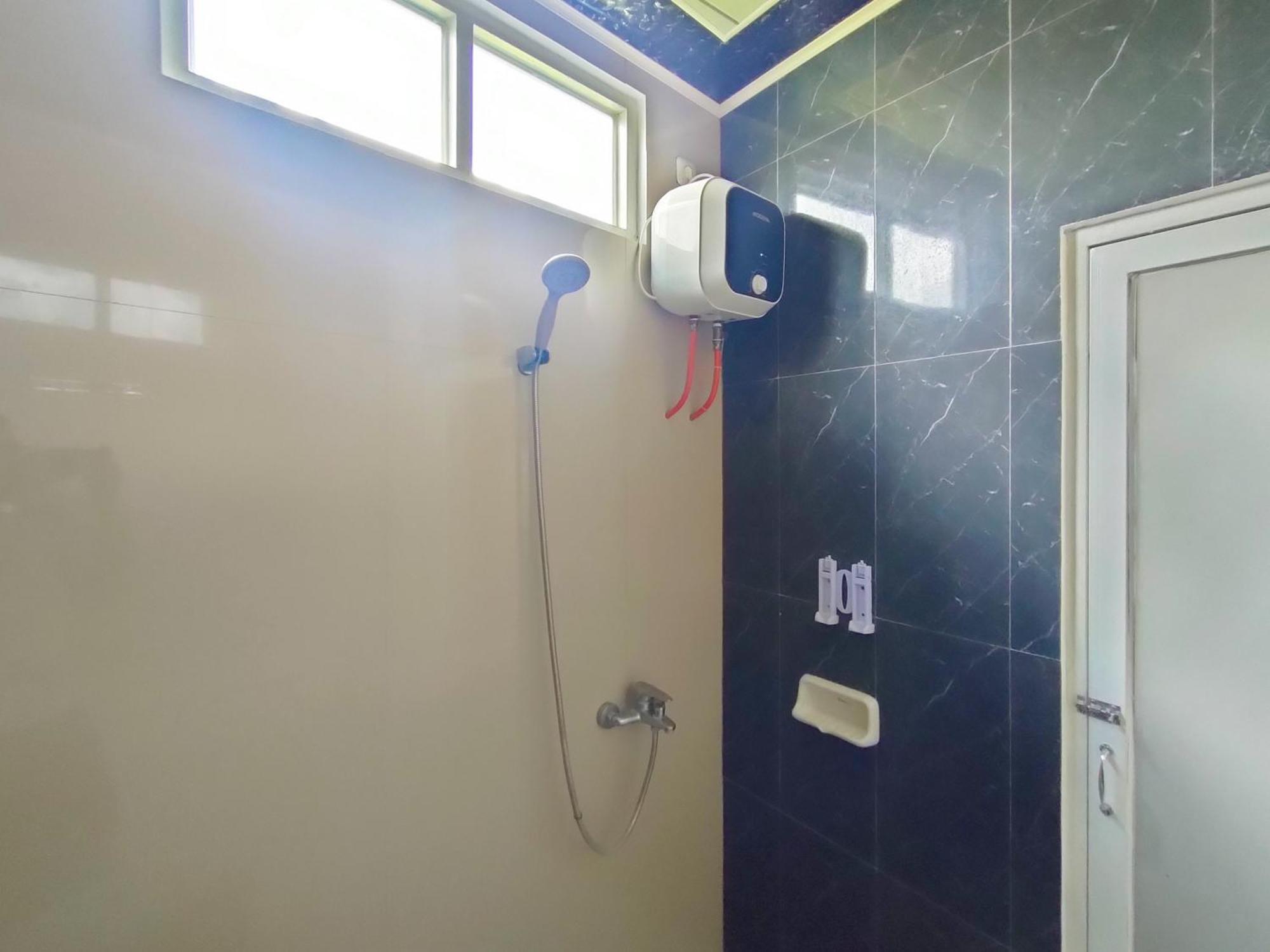 Reddoorz Syariah Near Stasiun Wates Hotel Wates  Bagian luar foto